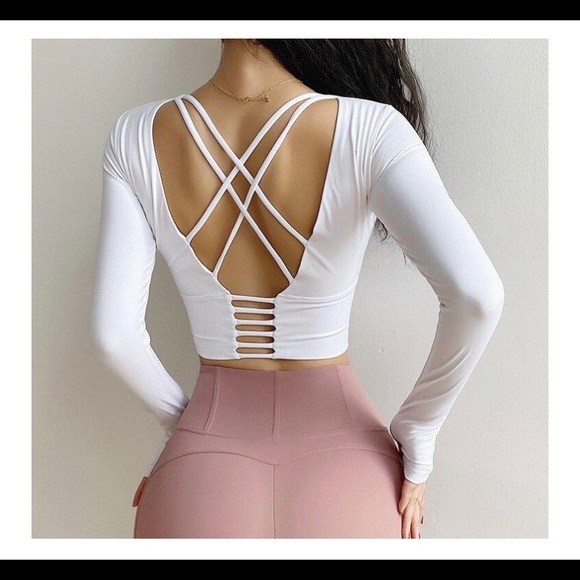 Tops - Long sleeve active top detailed back